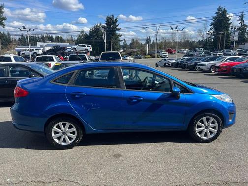 Blue Flame Metallic 2011 Ford Fiesta SE