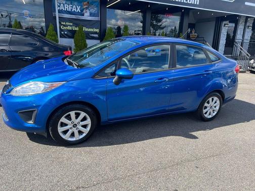 Blue Flame Metallic 2011 Ford Fiesta SE
