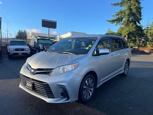 2019 Toyota Sienna LE
