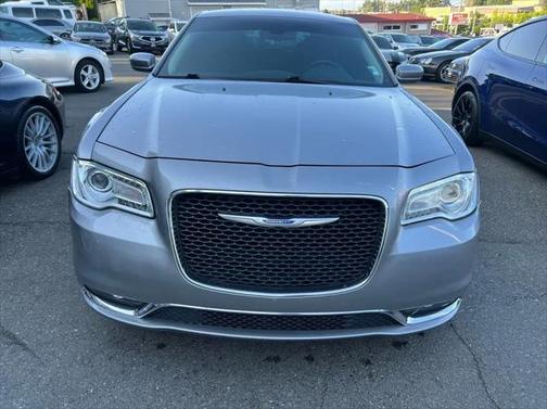 2018 Chrysler 300 Touring