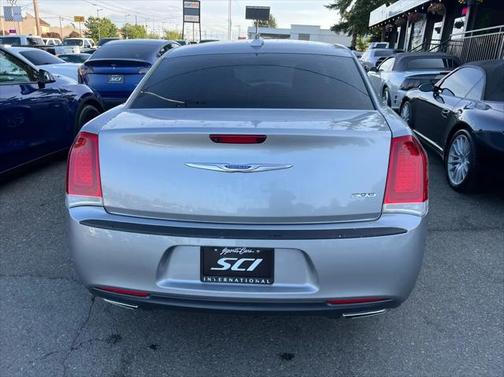 2018 Chrysler 300 Touring