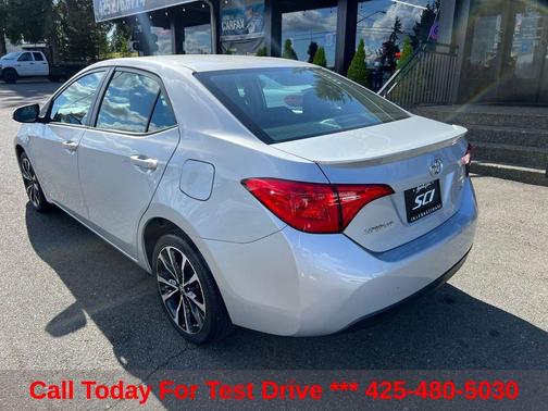 Classic Silver Metallic 2017 Toyota Corolla SE