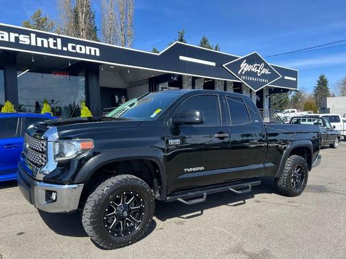 Midnight Black Metallic 2018 Toyota Tundra SR5