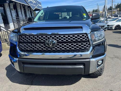 Midnight Black Metallic 2018 Toyota Tundra SR5