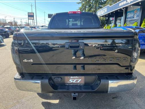 Midnight Black Metallic 2018 Toyota Tundra SR5