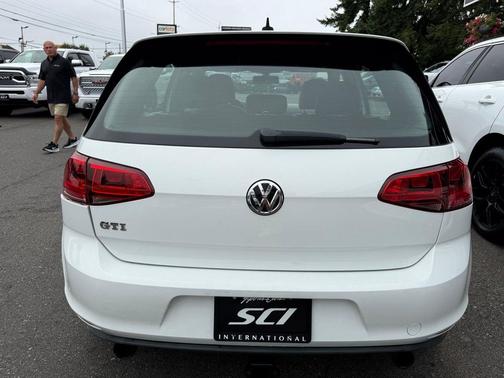 2016 Volkswagen Golf GTI 2.0T SE 4-Door
