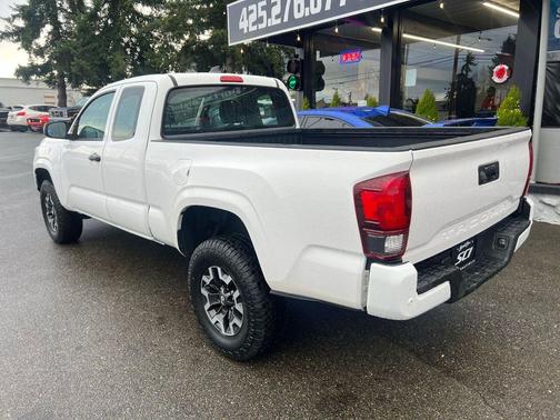 Super White 2018 Toyota Tacoma SR