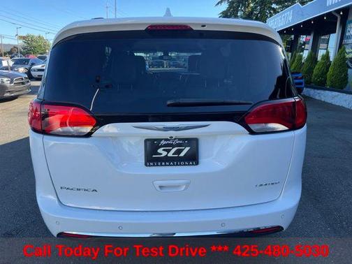 Bright White Clearcoat 2017 Chrysler Pacifica Limited