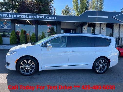 Bright White Clearcoat 2017 Chrysler Pacifica Limited
