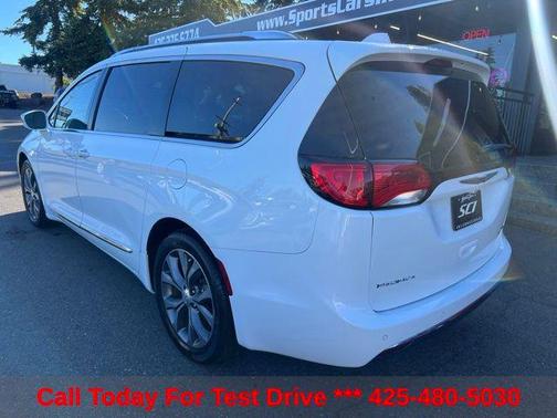 Bright White Clearcoat 2017 Chrysler Pacifica Limited