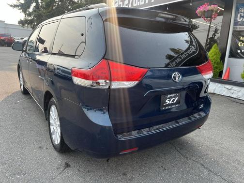2011 Toyota Sienna LE
