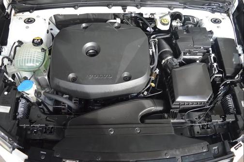 2020 Volvo XC40 T5 R-Design