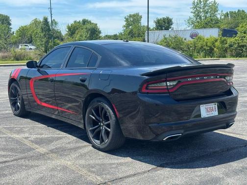 Pitch Black Clearcoat 2017 Dodge Charger SE