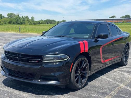 Pitch Black Clearcoat 2017 Dodge Charger SE