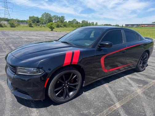 Pitch Black Clearcoat 2017 Dodge Charger SE