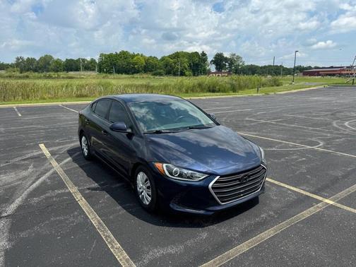 2018 Hyundai ELANTRA SE