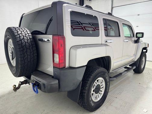 Boulder Gray Metallic 2006 Hummer H3 Base