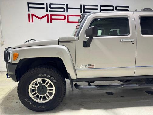 Boulder Gray Metallic 2006 Hummer H3 Base