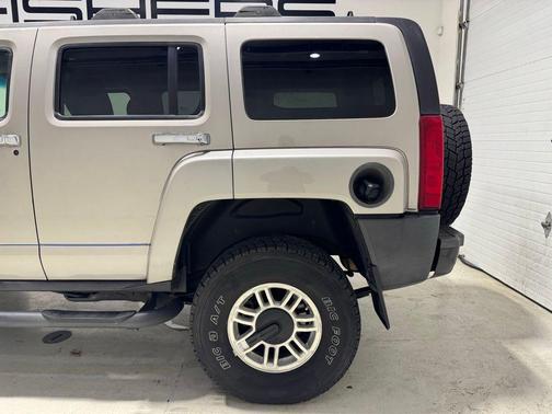 Boulder Gray Metallic 2006 Hummer H3 Base