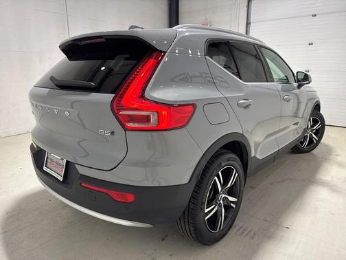 2025 Volvo XC40 B5 Core Bright Theme