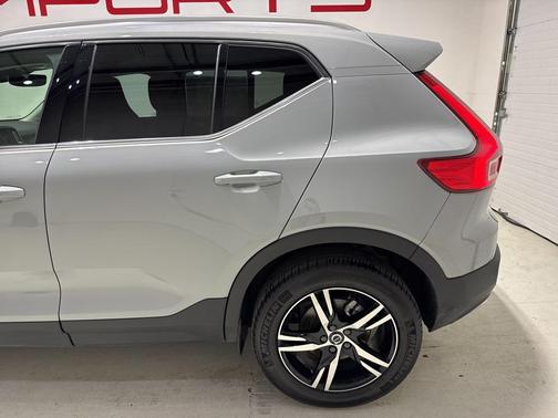 2025 Volvo XC40 B5 Core Bright Theme