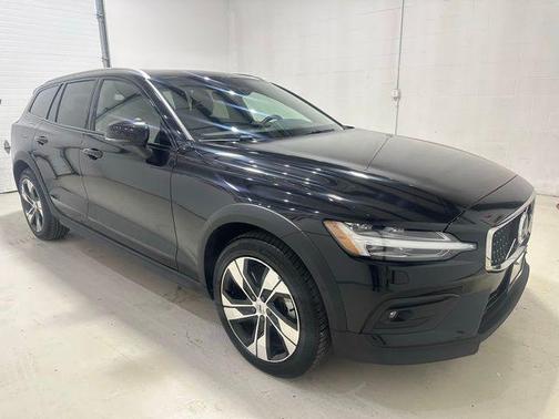 2023 Volvo V60 Cross Country B5 Plus