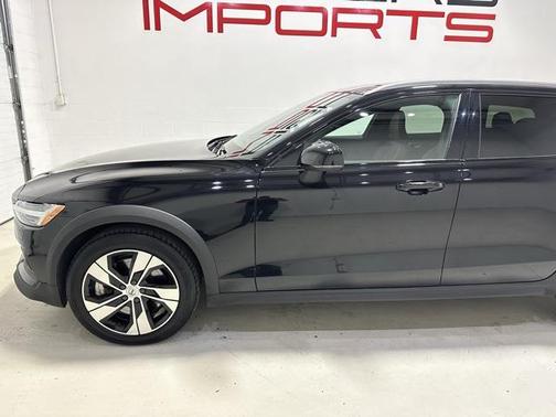 2023 Volvo V60 Cross Country B5 Plus