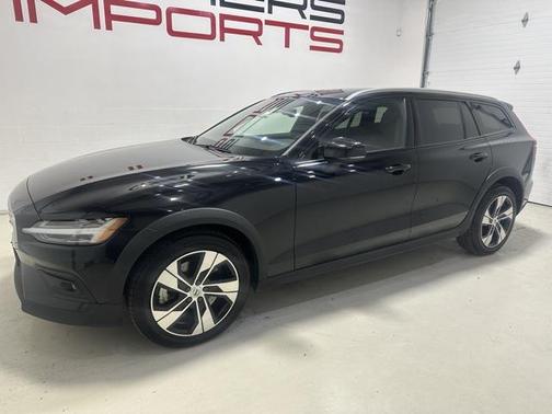 2023 Volvo V60 Cross Country B5 Plus
