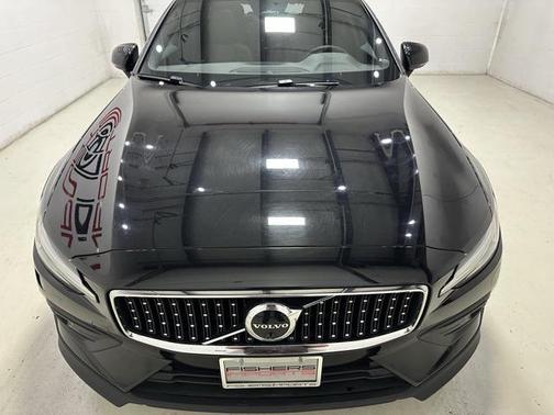 2023 Volvo V60 Cross Country B5 Plus