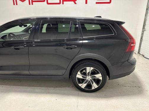 2023 Volvo V60 Cross Country B5 Plus