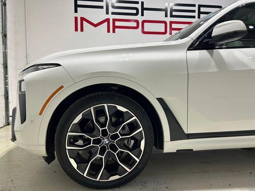 Alpine White 2024 BMW X7 xDrive40i