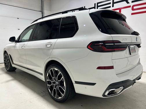 Alpine White 2024 BMW X7 xDrive40i