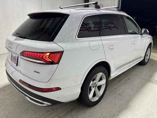 2022 Audi Q7 45 Premium Plus