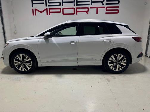 Glacier White Metallic 2023 Audi Q4 e-tron Premium Plus 40 RWD