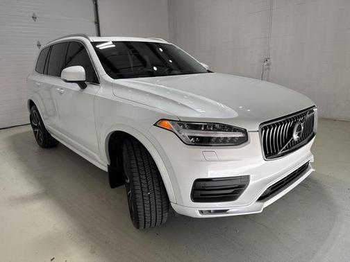 2022 Volvo XC90 T6 Momentum