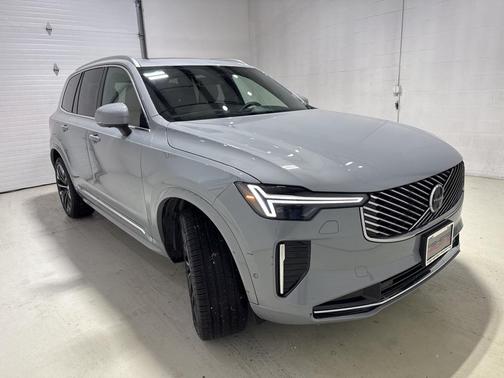 2025 Volvo XC90 B6 Plus 7-Seater