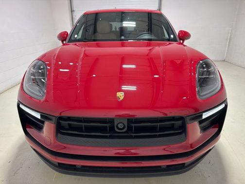 2025 Porsche Macan T