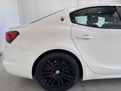 2022 Maserati Ghibli Modena Q4