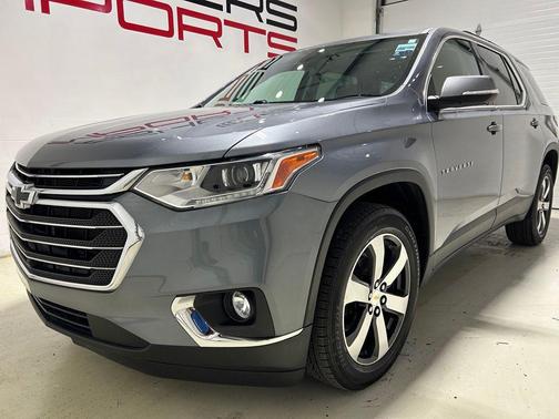 Satin Steel Metallic 2021 Chevrolet Traverse LT Leather