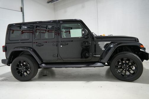 Black Clearcoat 2022 Jeep Wrangler Unlimited Sahara
