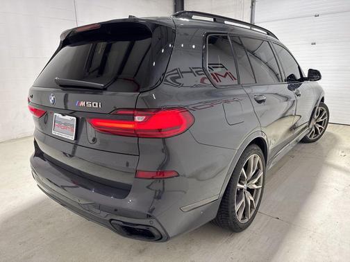 2022 BMW X7 M50i