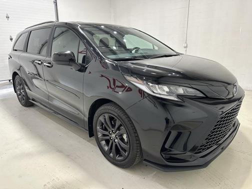 2025 Toyota Sienna XSE 7 Passenger