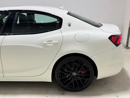 2023 Maserati Ghibli Trofeo