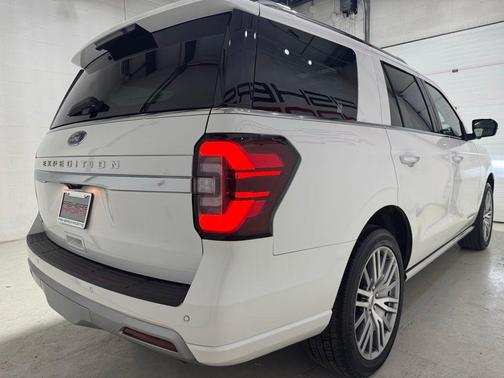 Star White Metallic Tri-Coat 2023 Ford Expedition Platinum