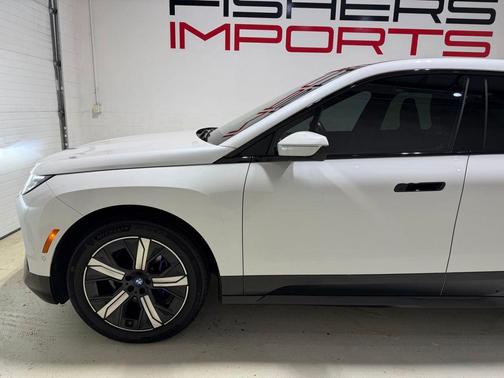 Mineral White Metallic 2023 BMW iX xDrive50