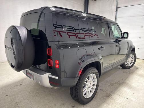 2025 Land Rover Defender 110 P300