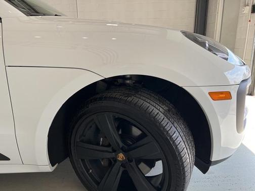 2023 Porsche Macan Base