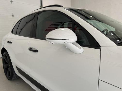 2023 Porsche Macan Base