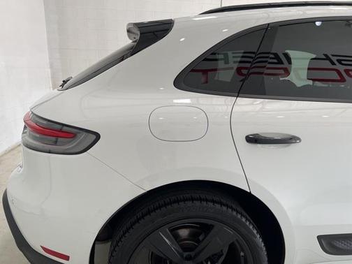 2023 Porsche Macan Base