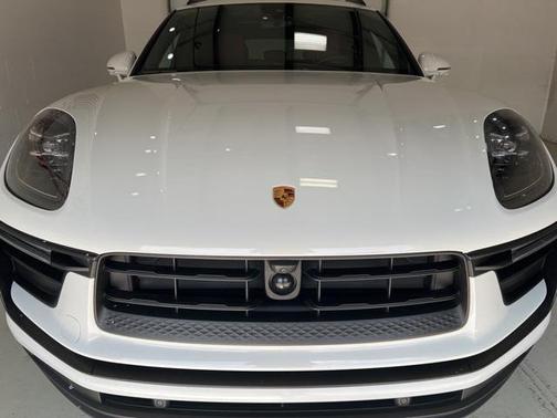 2023 Porsche Macan Base
